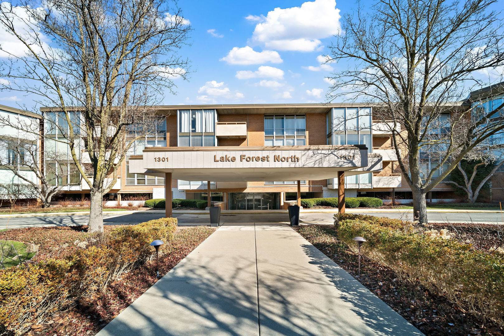 Lake Forest, IL 60045,1301 N Western Avenue #204