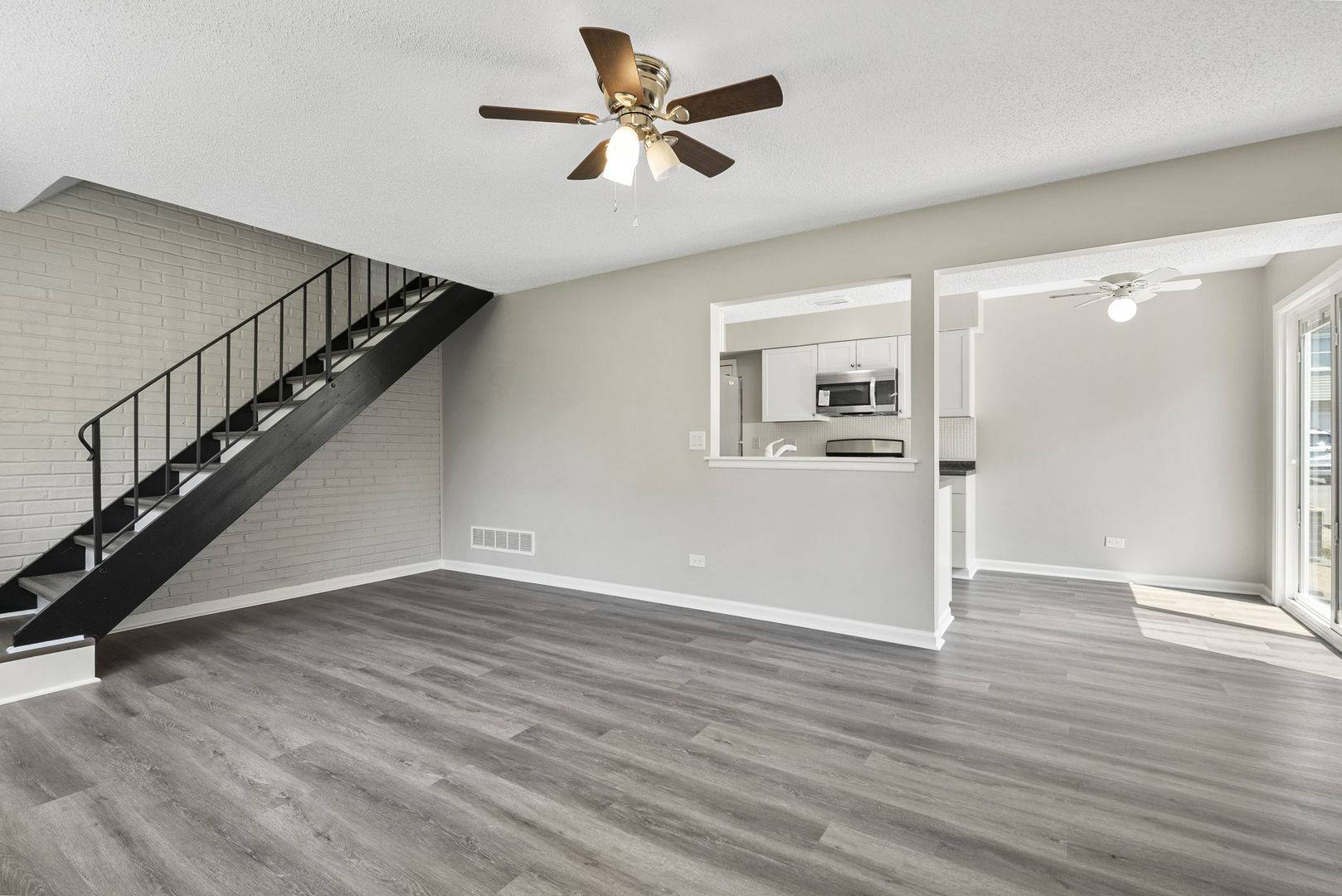 Bartlett, IL 60103,184 Rita Court #C