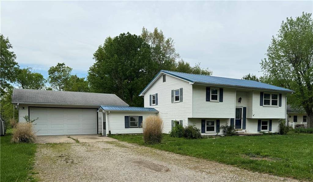 Altamont, IL 62411,713 Meadowlark Drive