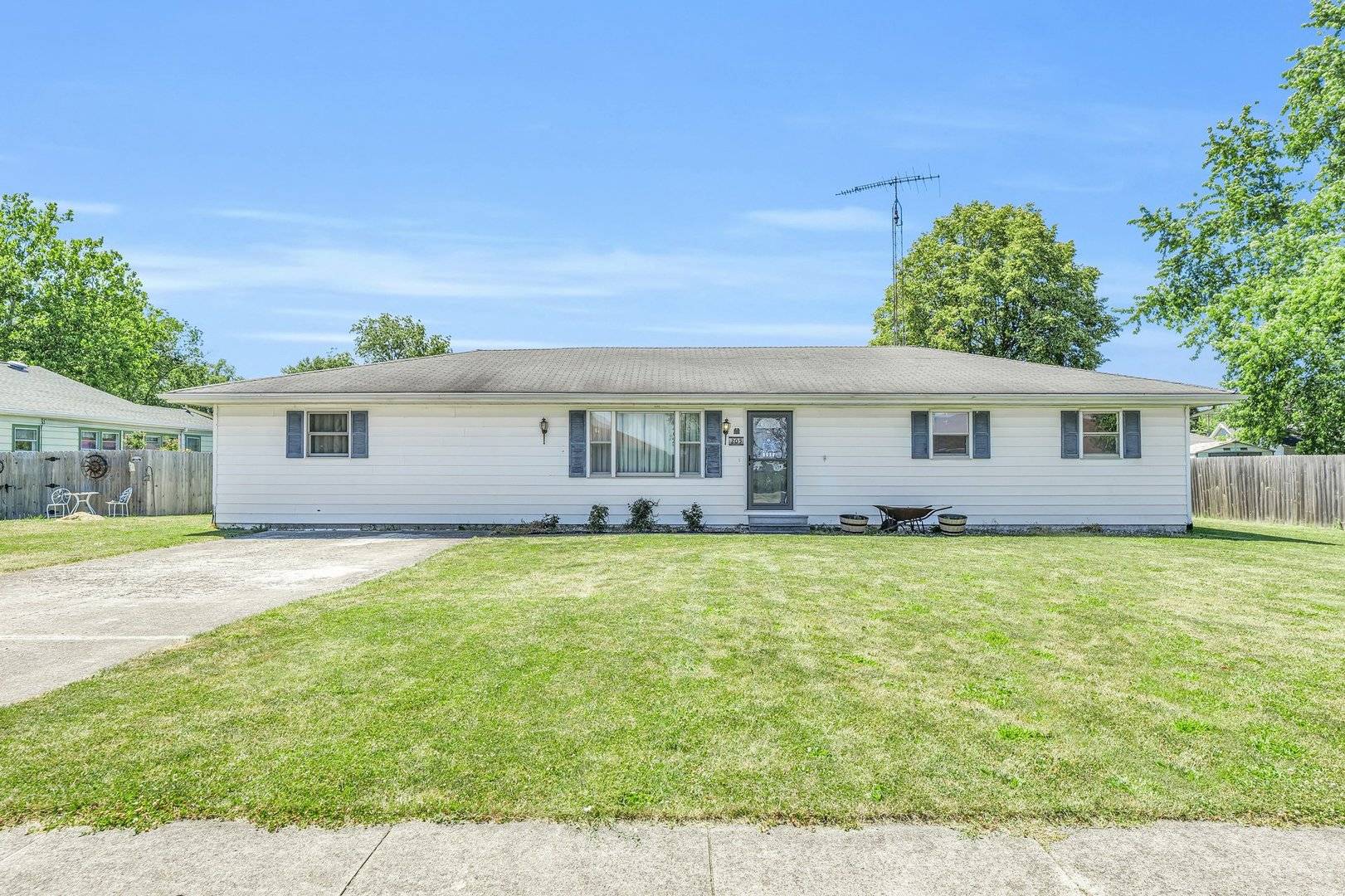 Buckley, IL 60918,205 S Pine Street