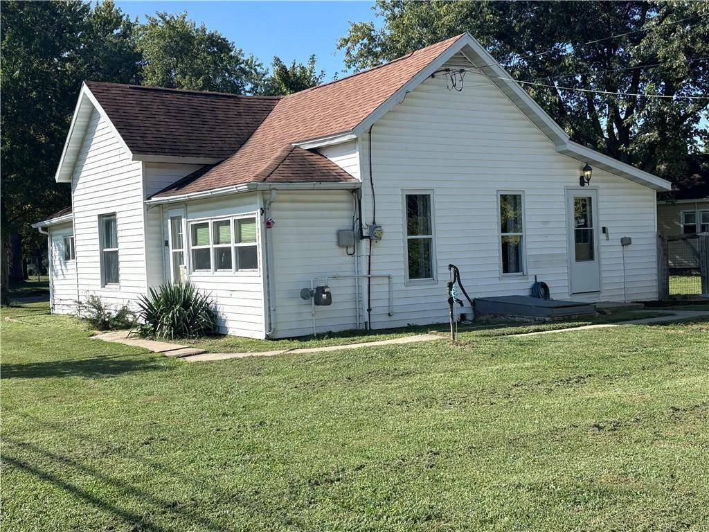 Brownstown, IL 62418,323 S 3rd Street