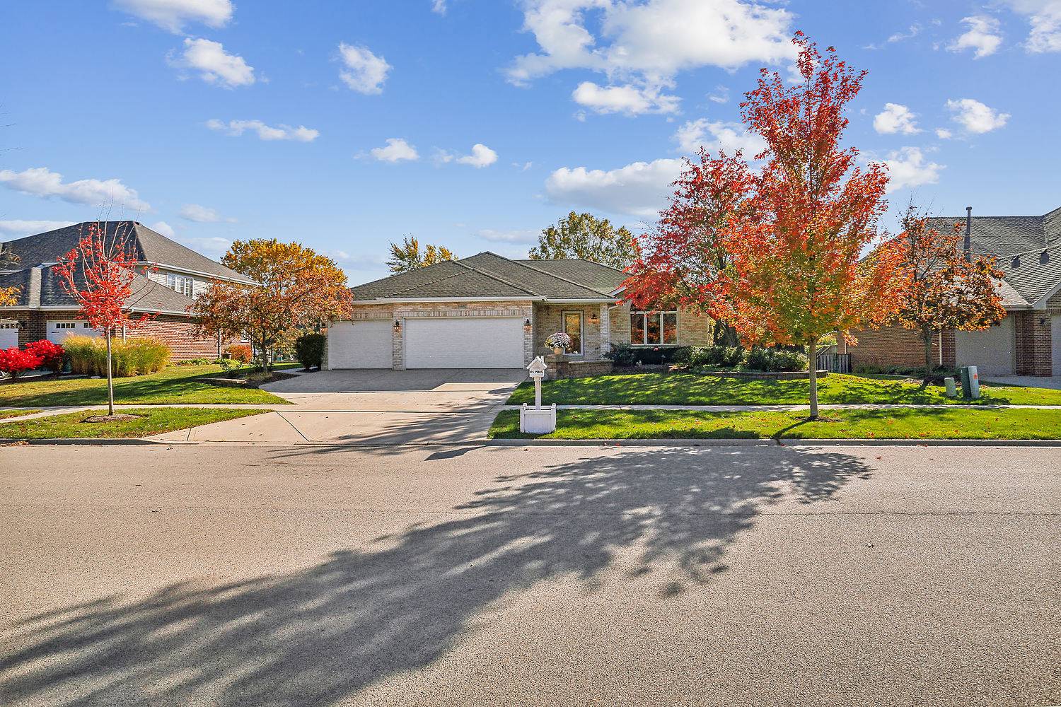 Lemont, IL 60439,16482 Pasture Drive