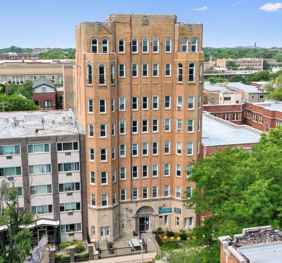 Chicago, IL 60660,5860 N Kenmore Avenue #209