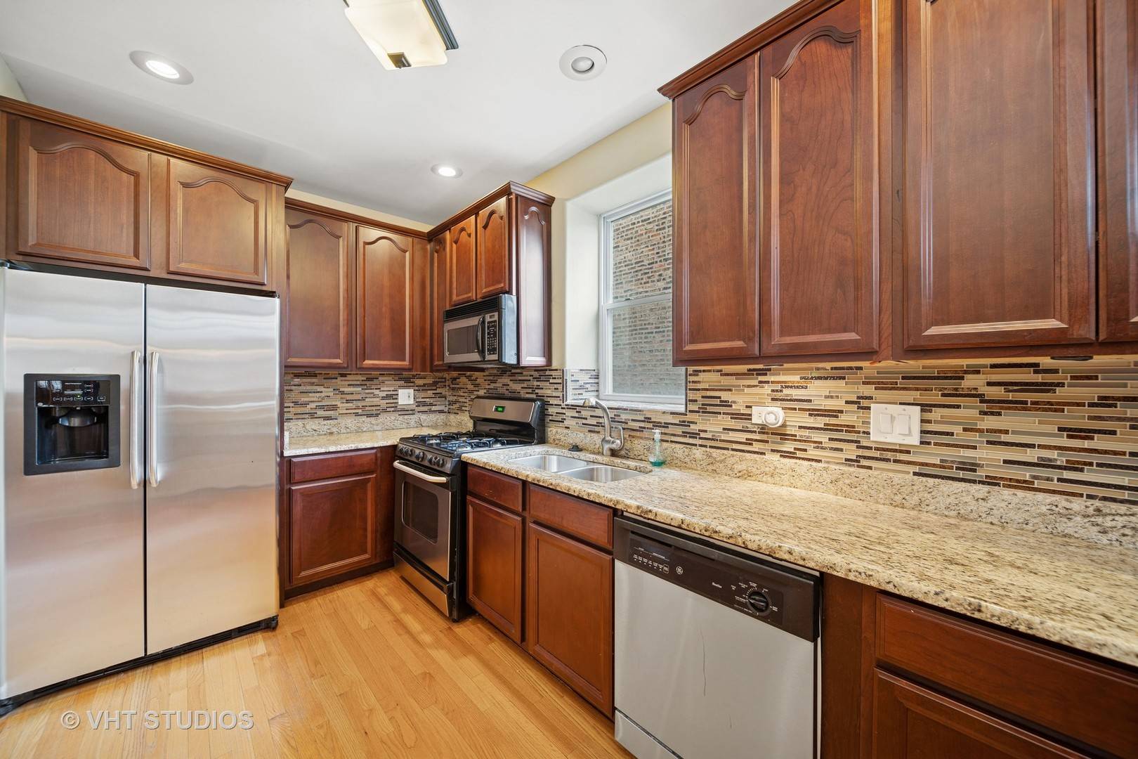 Chicago, IL 60649,6742 S Clyde Avenue #1S