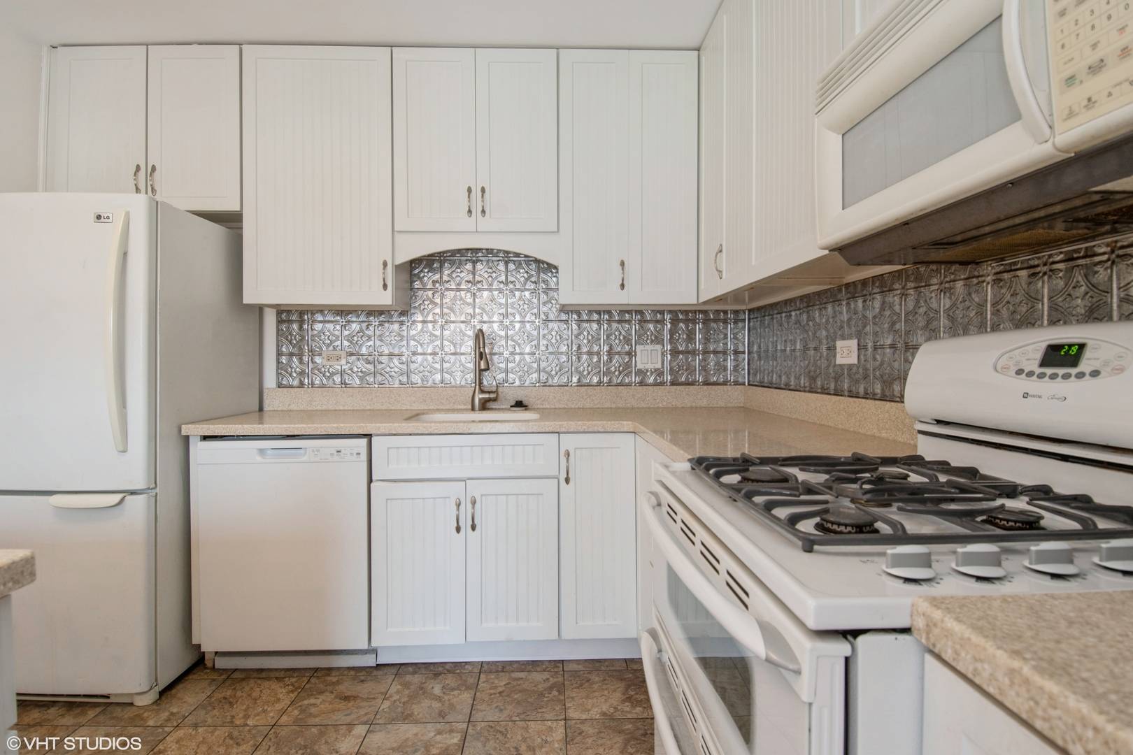 Woodridge, IL 60517,7010 Dover Court #203