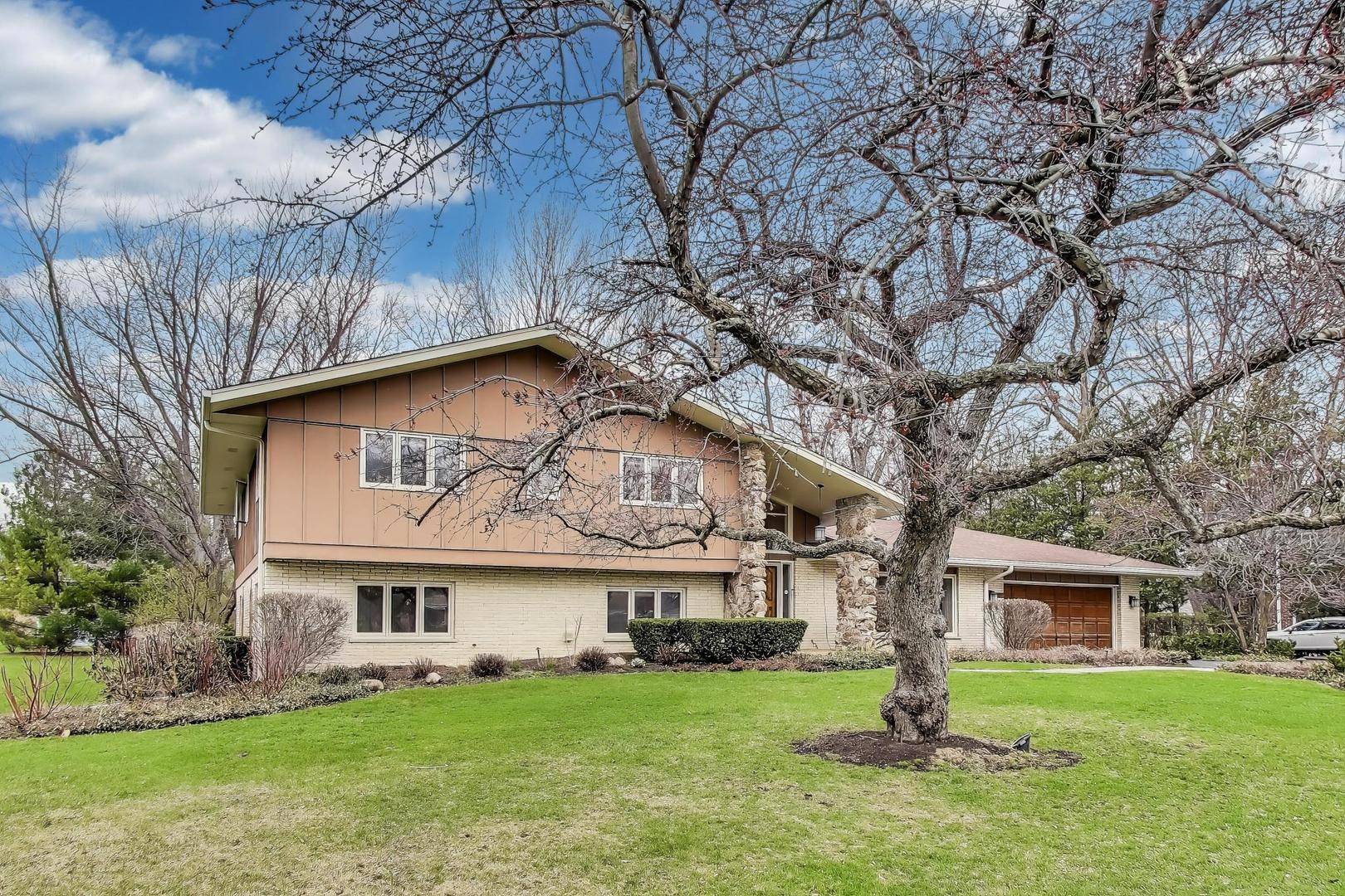 Palatine, IL 60067,2268 N Circle Drive