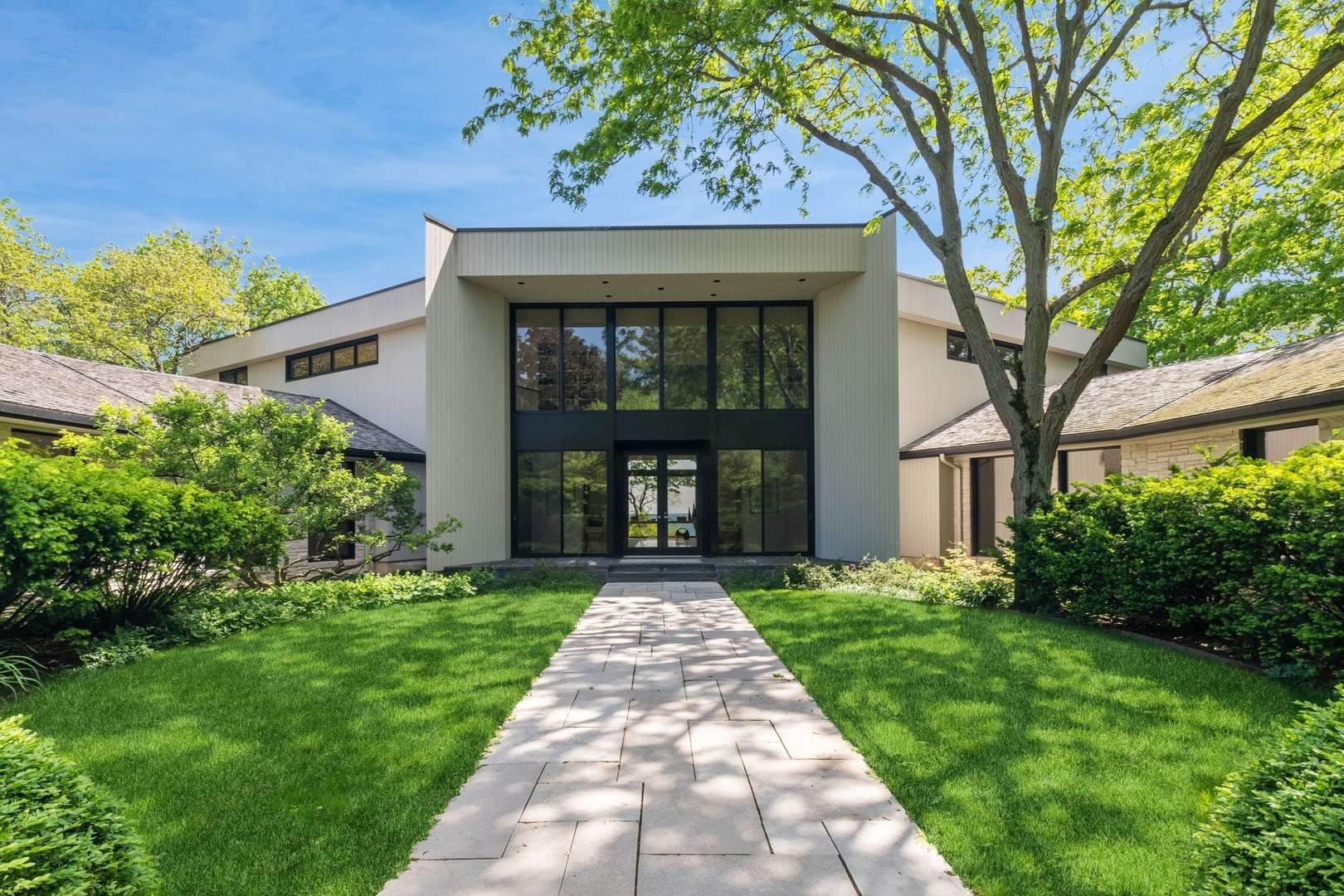 Glencoe, IL 60022,21 Lakewood Drive