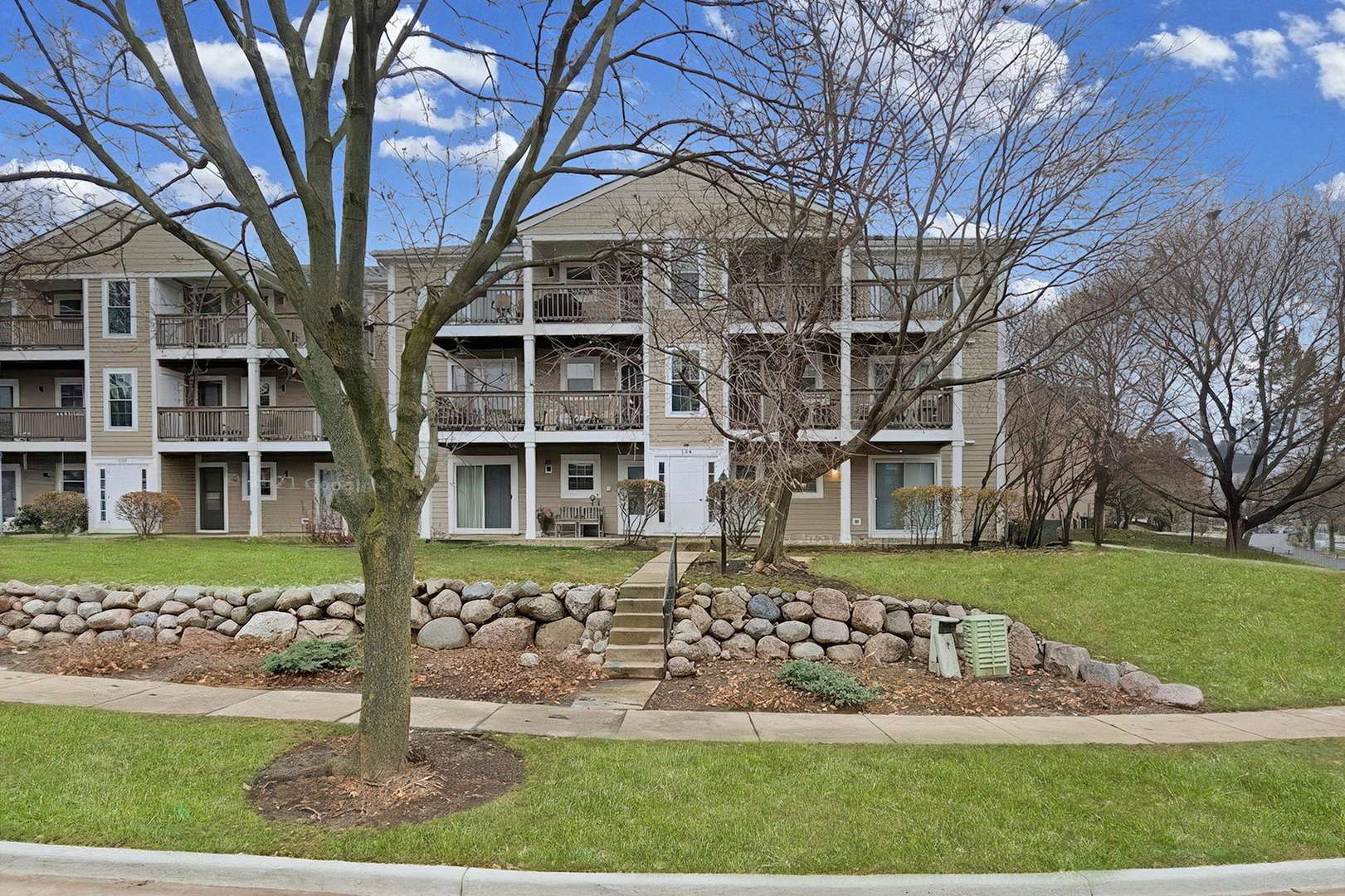 Libertyville, IL 60048,104 E Winchester Road #E