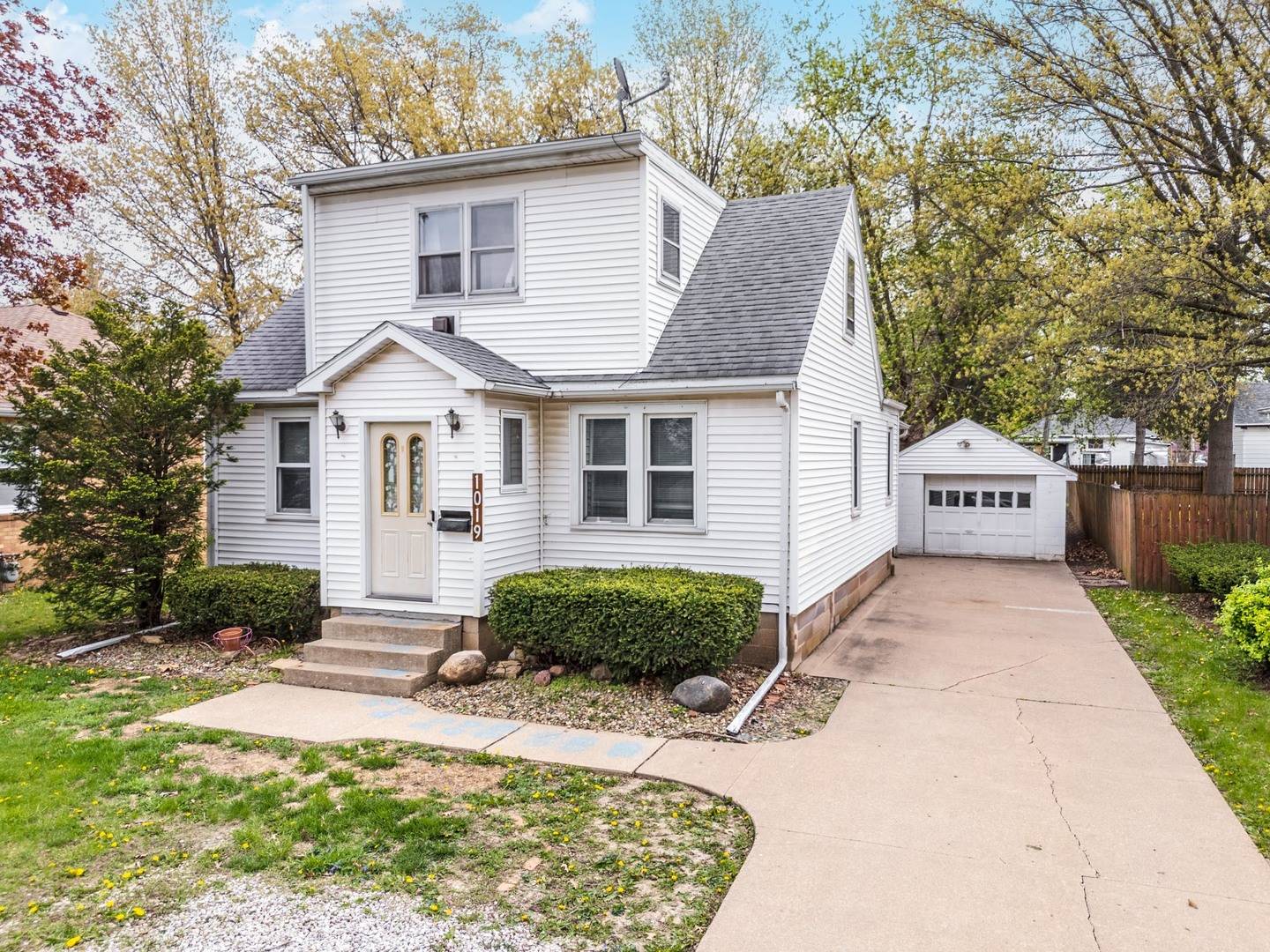 Streator, IL 61364,1019 Polk Street