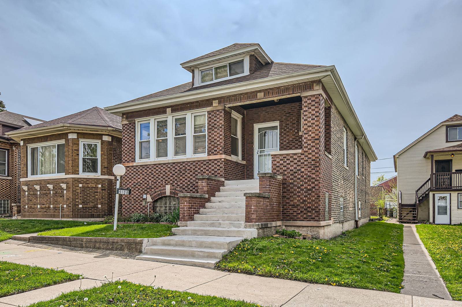 Chicago, IL 60617,9108 S Phillips Avenue