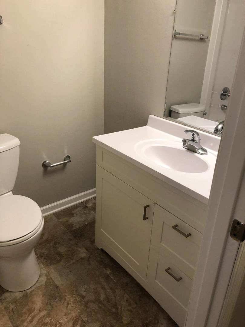 Bartlett, IL 60103,165 stephanie Court #A