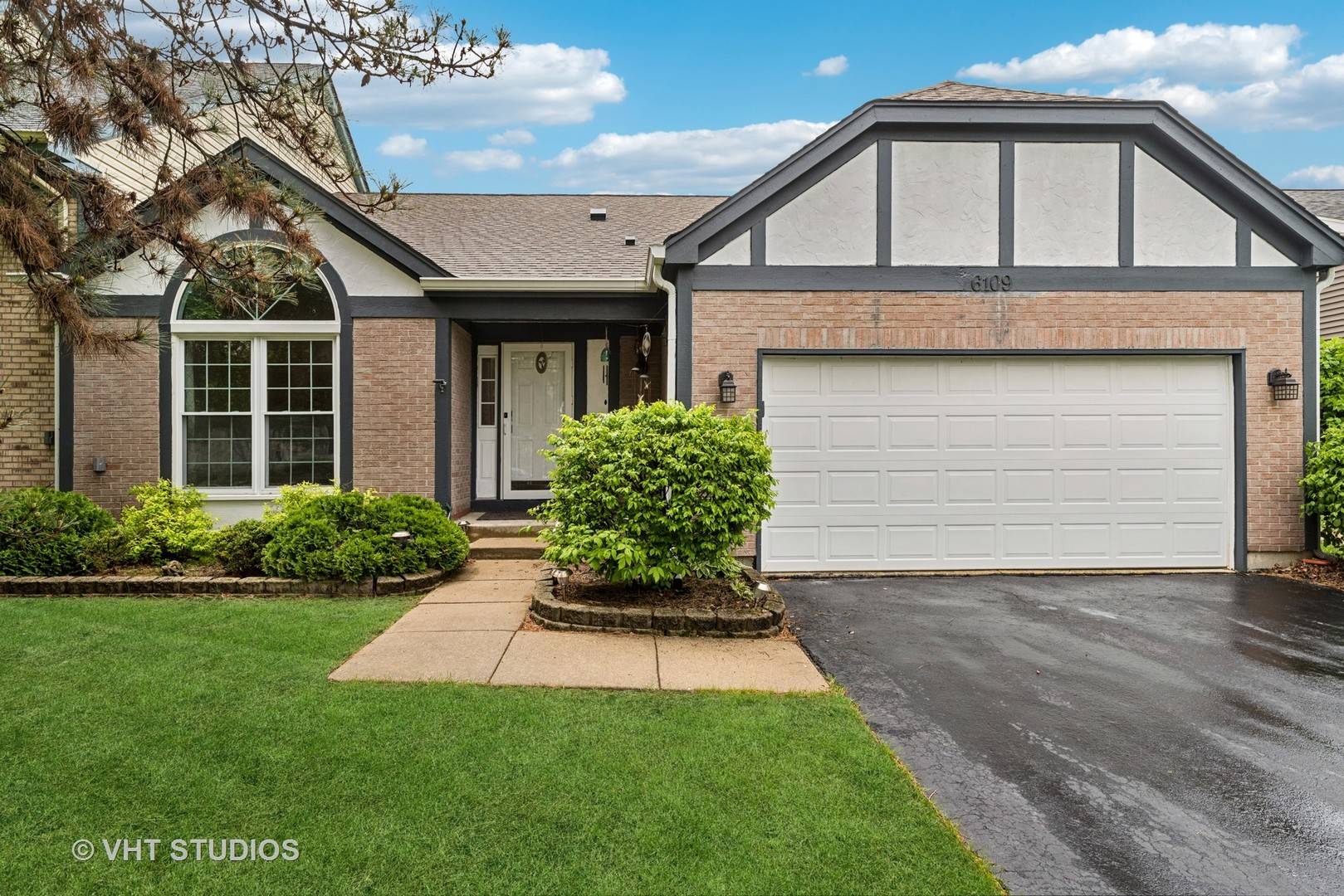 Gurnee, IL 60031,6109 Golfview Drive #6109