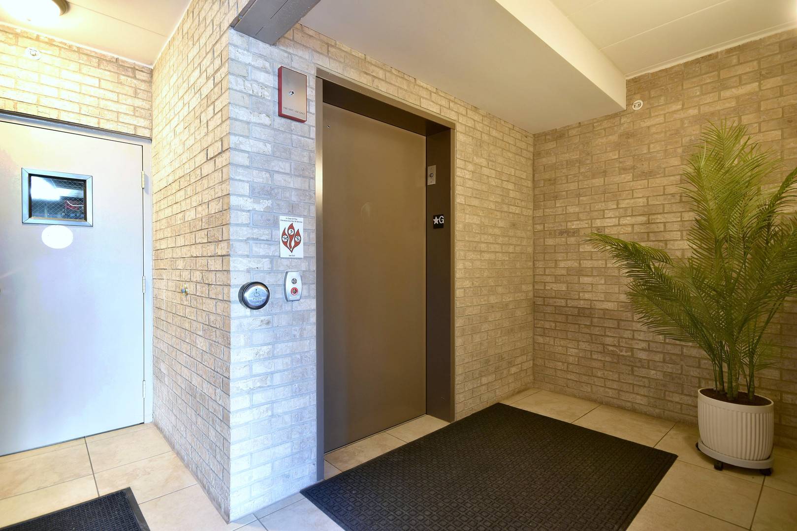 Woodridge, IL 60517,8525 Woodward Avenue #303