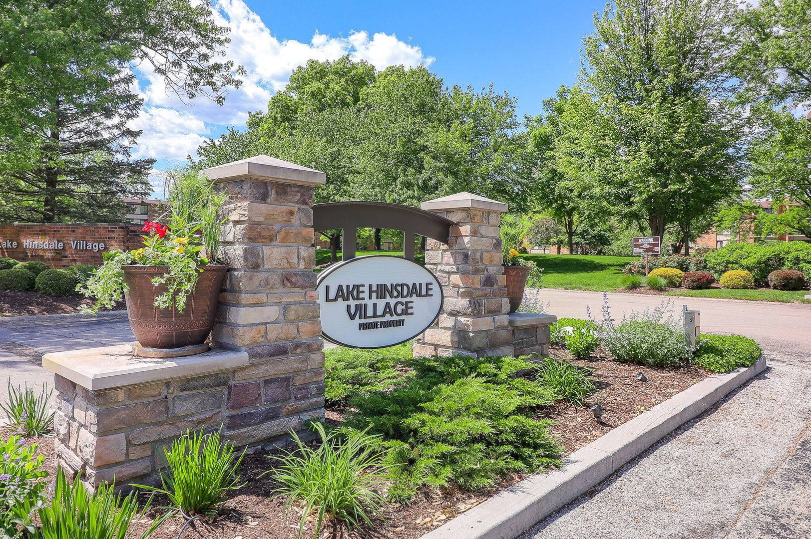 Willowbrook, IL 60527,601 Lake Hinsdale Drive #511