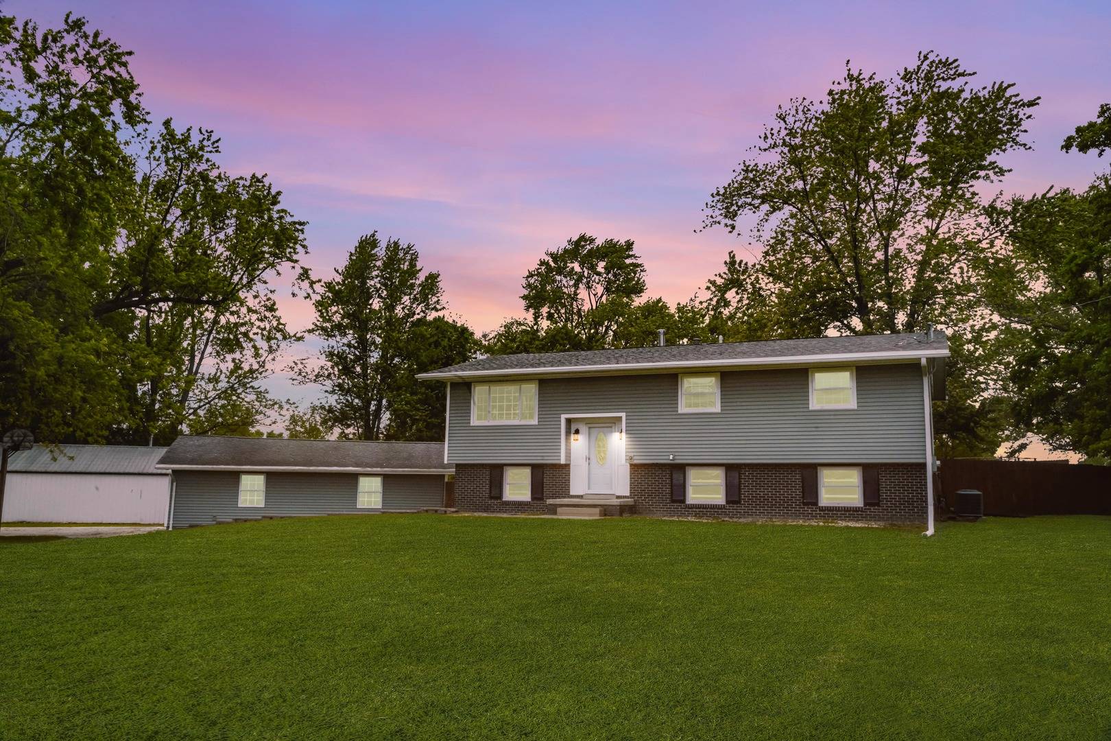 Washburn, IL 61570,523 W State Street