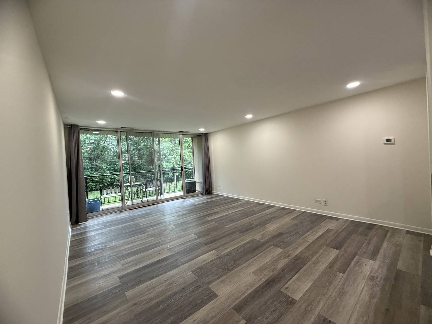Lisle, IL 60532,5800 Oakwood Drive #2J