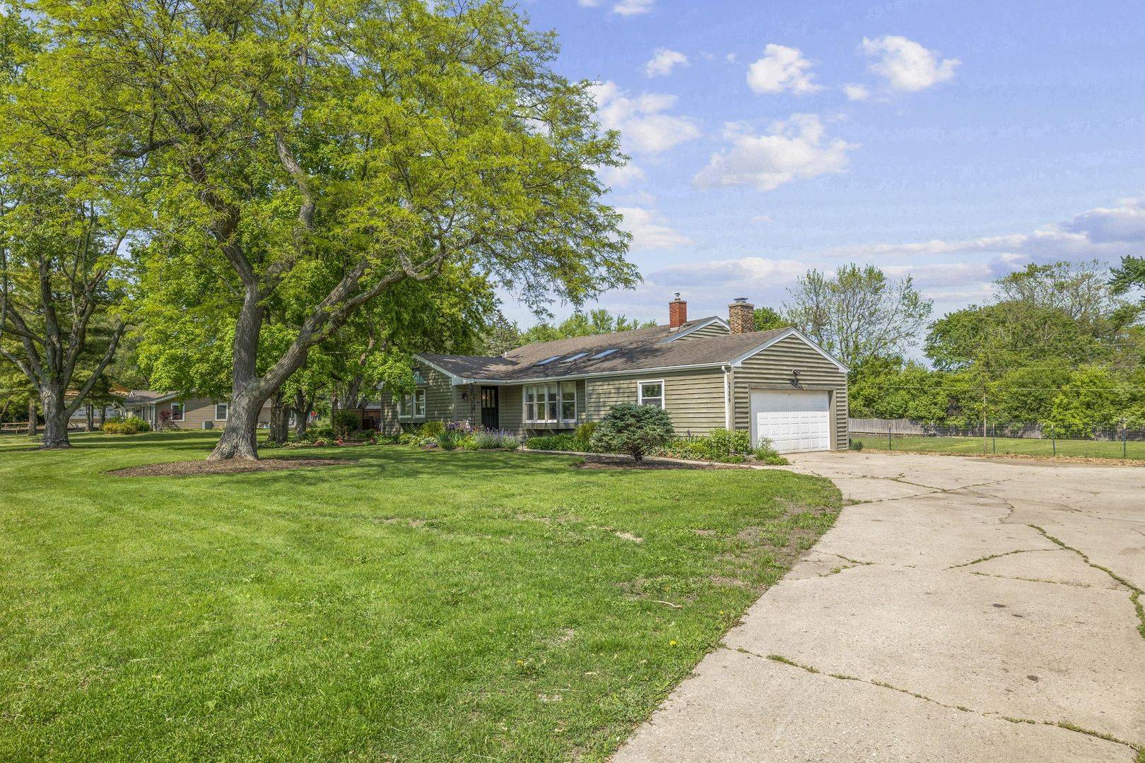 Libertyville, IL 60048,2248 Heathercliff Drive