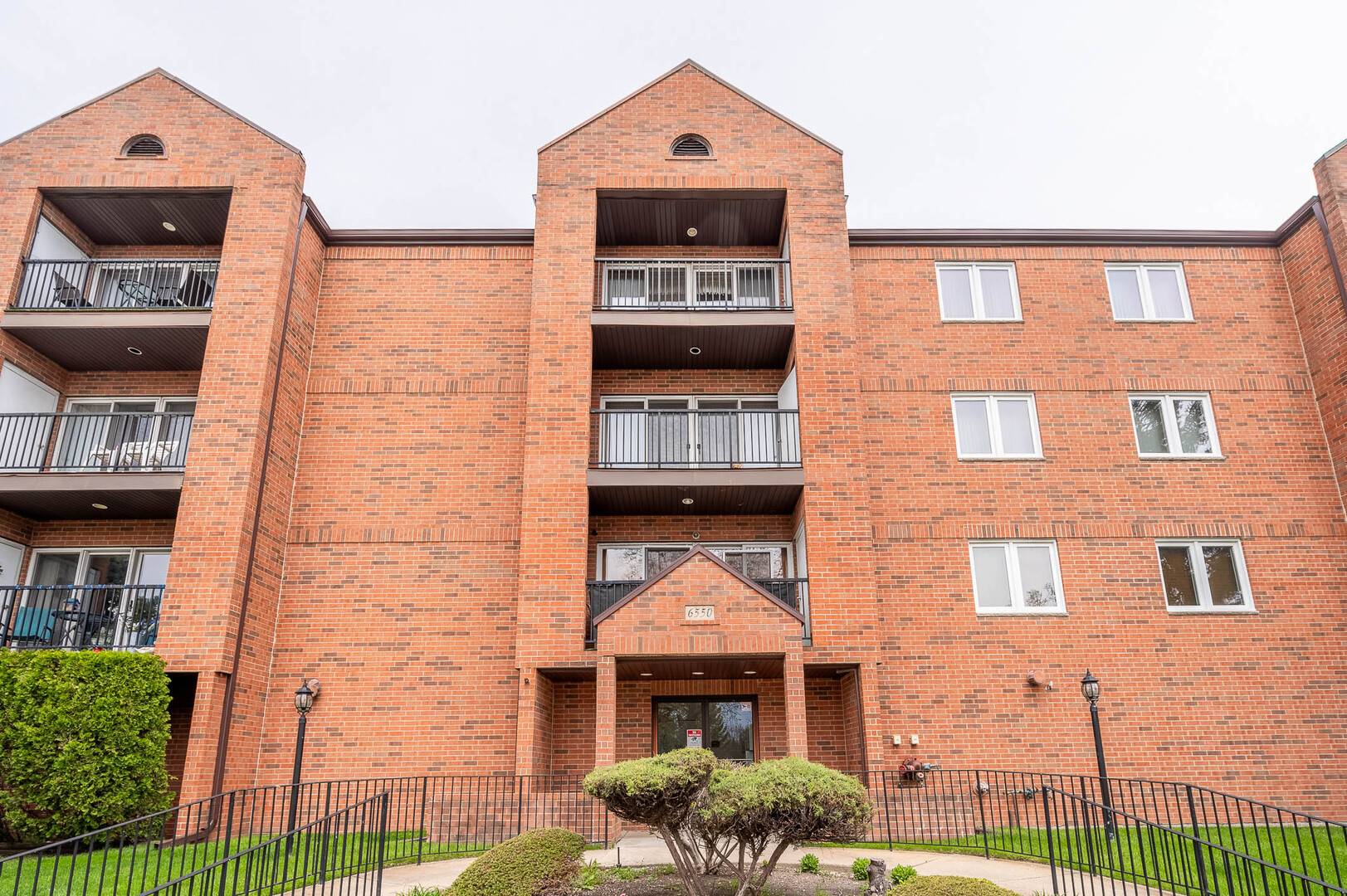 Harwood Heights, IL 60706,6550 W Gunnison Street #303