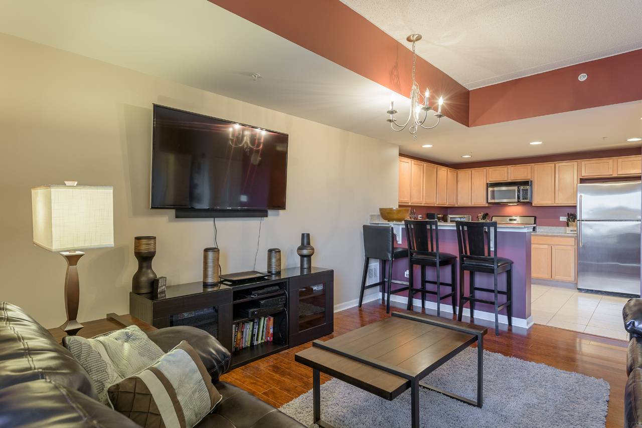 Woodridge, IL 60517,6420 Double Eagle Drive #402
