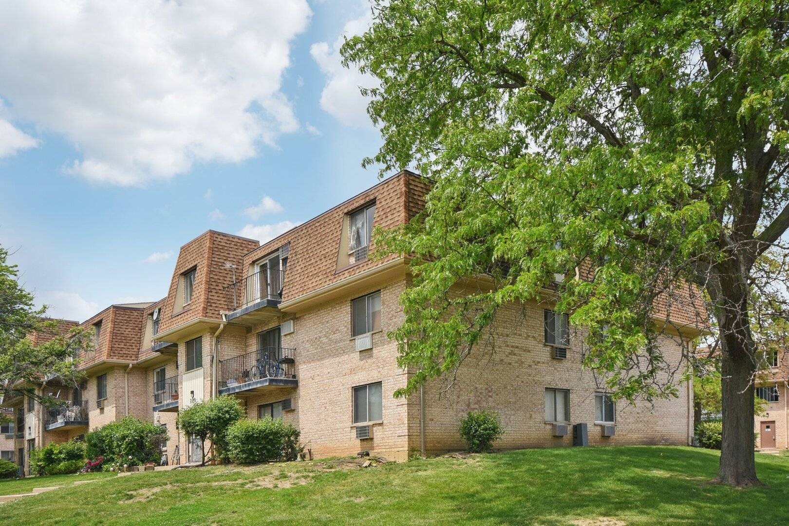 Glendale Heights, IL 60139,226 Shorewood Drive #2A