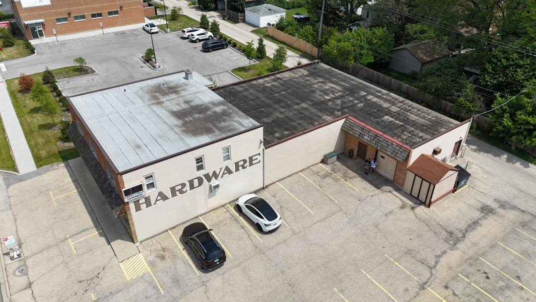 Libertyville, IL 60048,426 S Milwaukee Avenue