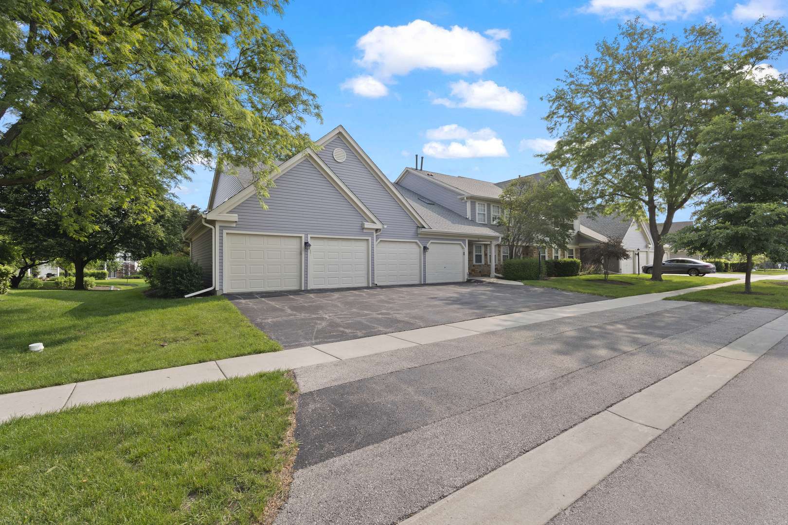 Schaumburg, IL 60193,78 Holmes Way #W1