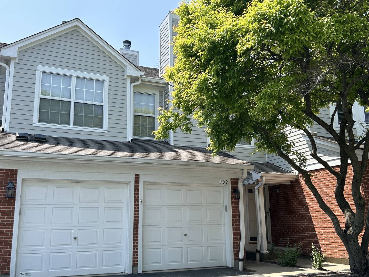 Vernon Hills, IL 60061,909 Ann Arbor Lane #A