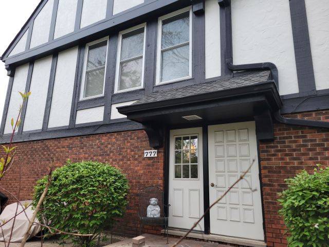 Libertyville, IL 60048,777 Garfield Avenue #A