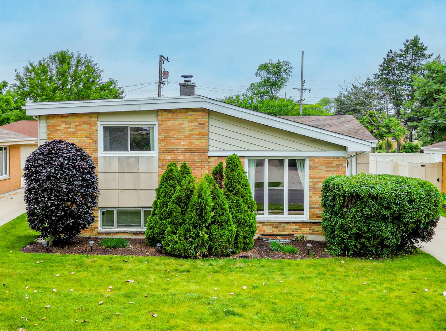 Westchester, IL 60154,10910 Robinhood Street