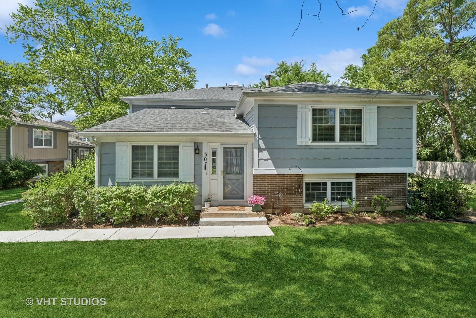 Vernon Hills, IL 60061,307 Plumwood Lane #307