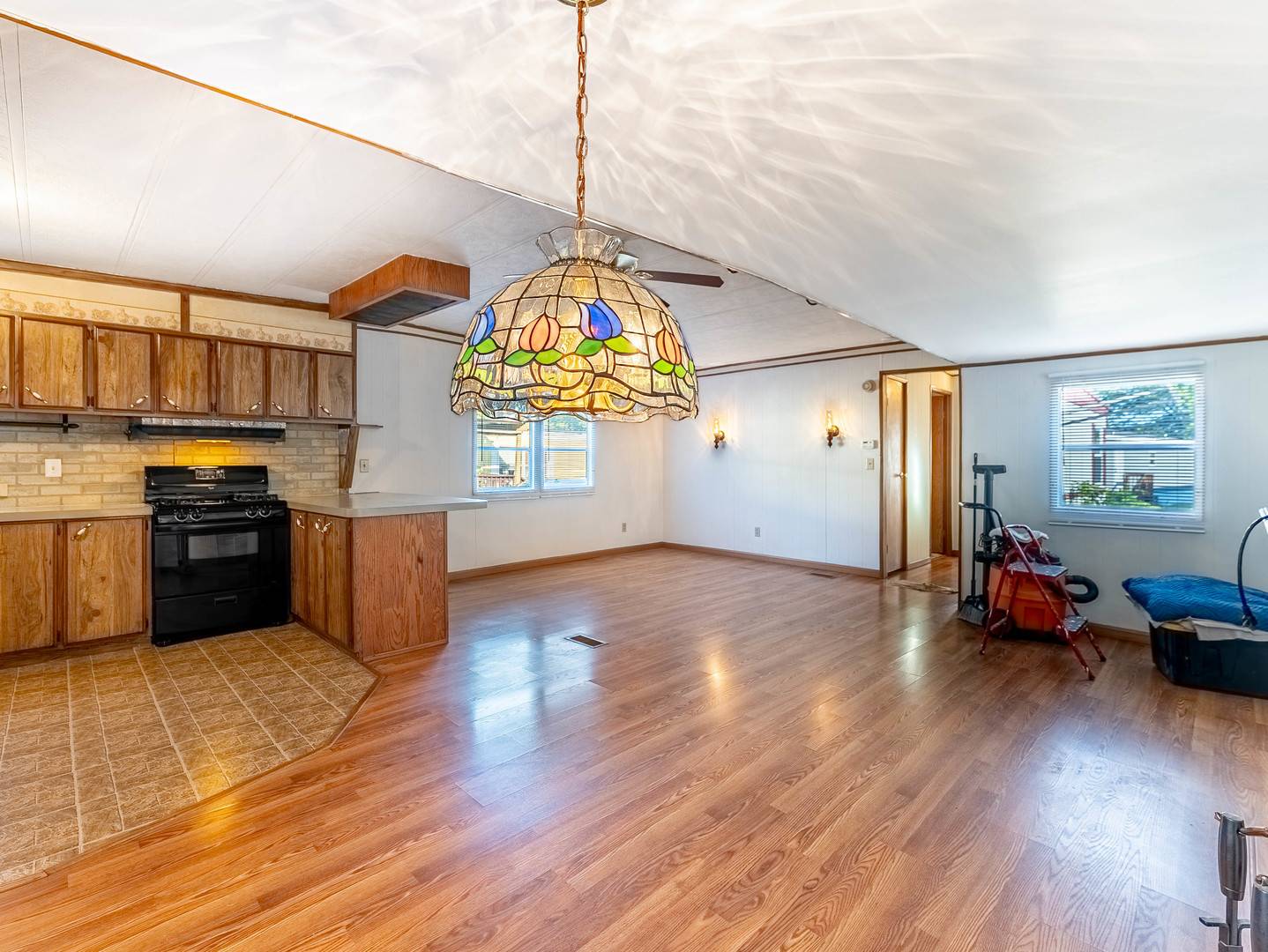 Sycamore, IL 60178,2571 Lilac Lane