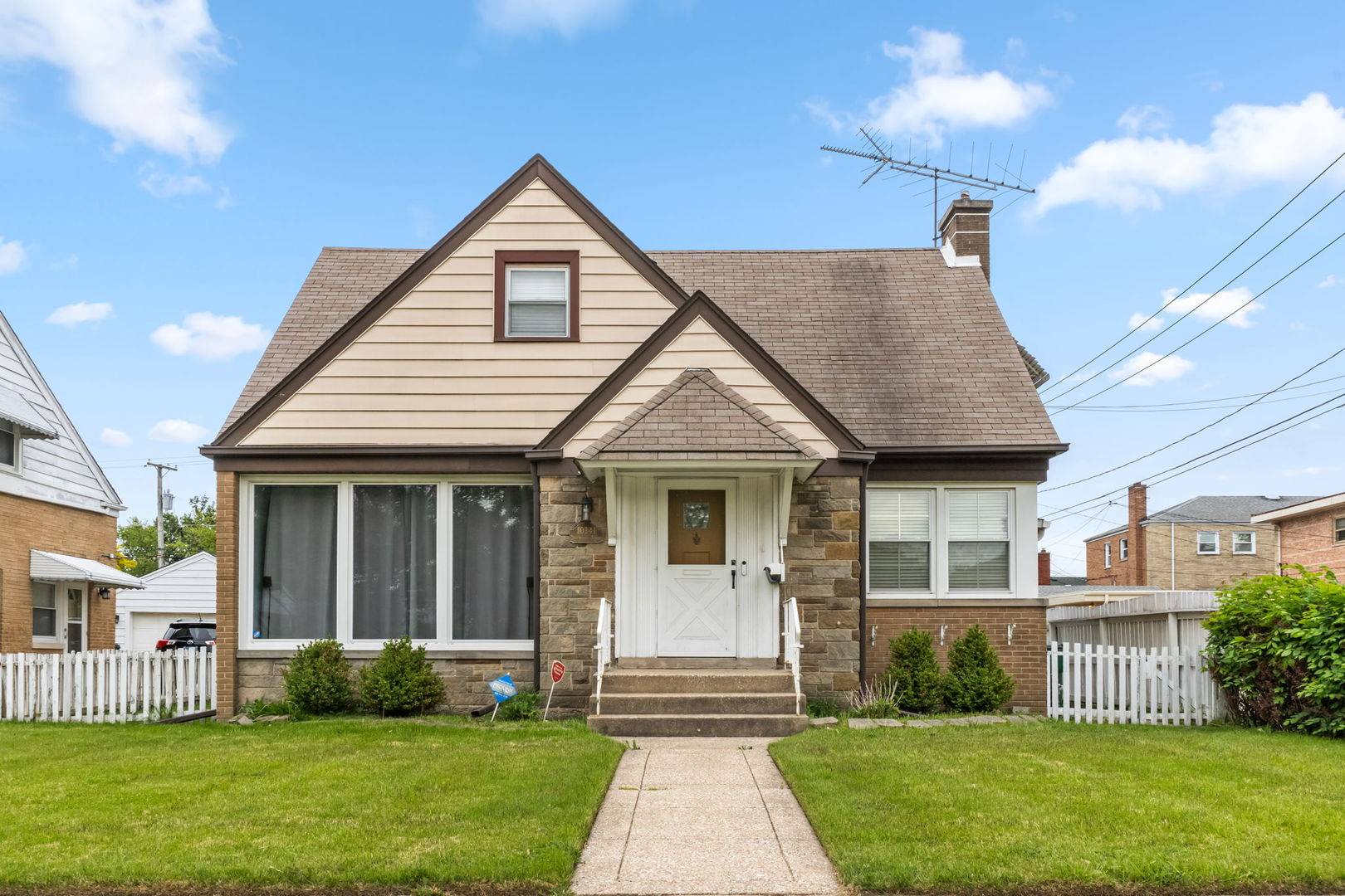 Westchester, IL 60154,10341 Canterbury Street