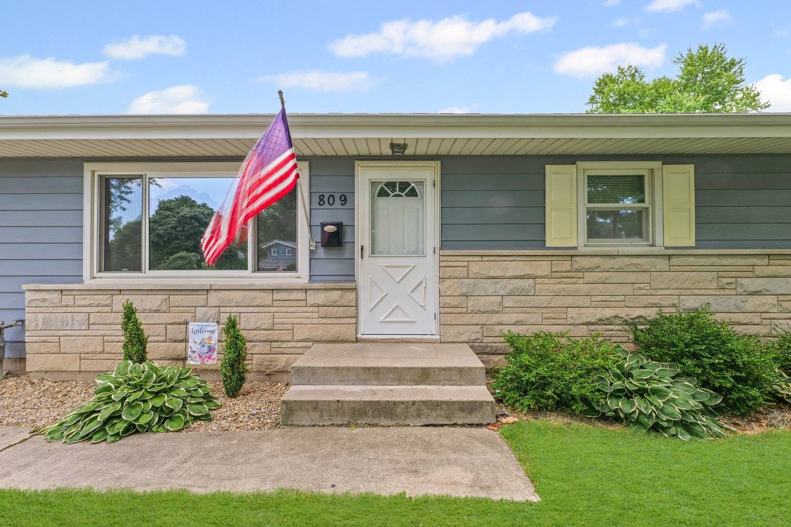 Monticello, IL 61856,809 S Longview Road