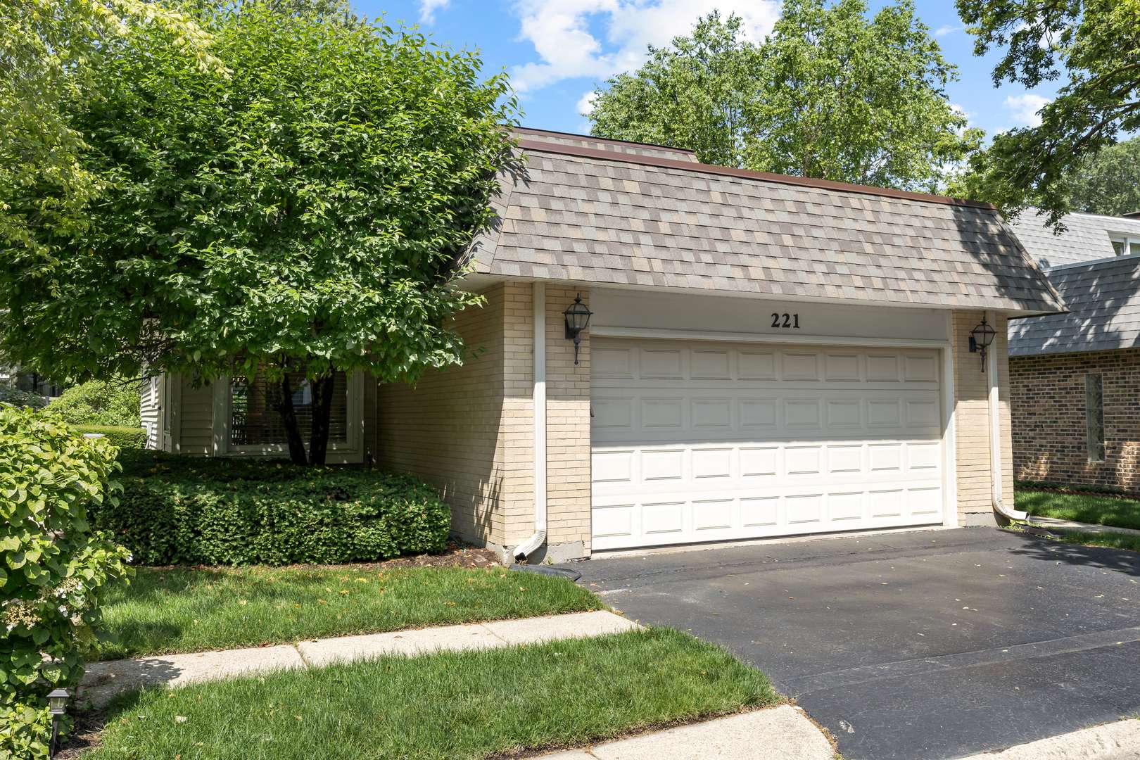Wilmette, IL 60091,221 Pin Oak Drive