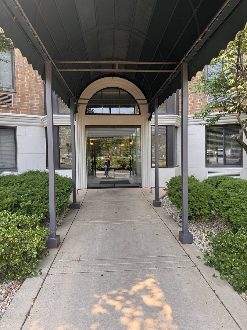 Glen Ellyn, IL 60137,470 Fawell Boulevard #411