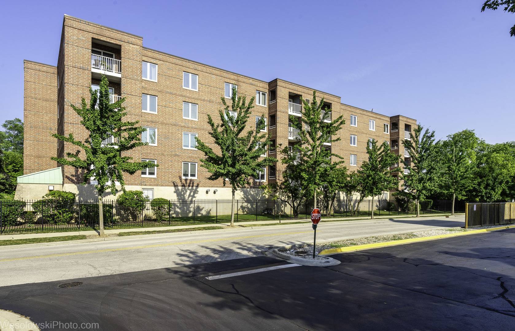 Morton Grove, IL 60053,6211 Lincoln Avenue #402