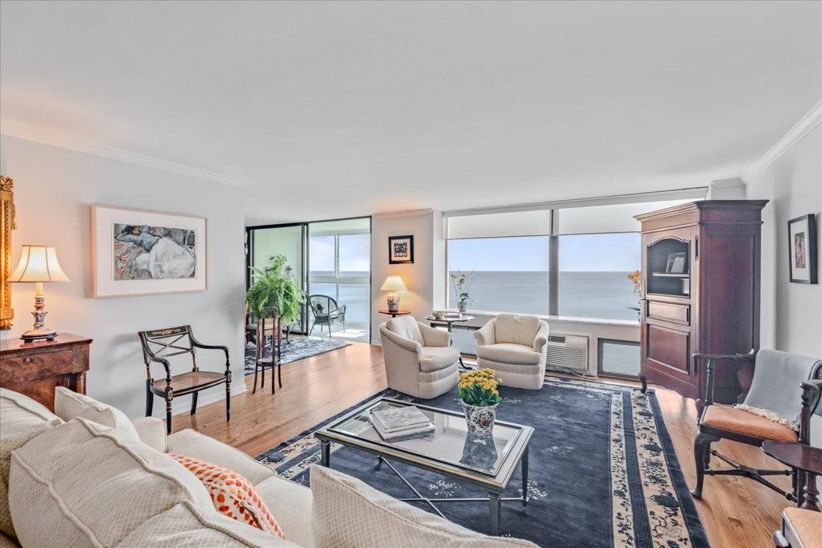 Wilmette, IL 60091,1500 SHERIDAN Road #6H