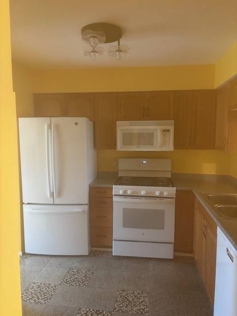 Vernon Hills, IL 60061,823 Gladstone Drive