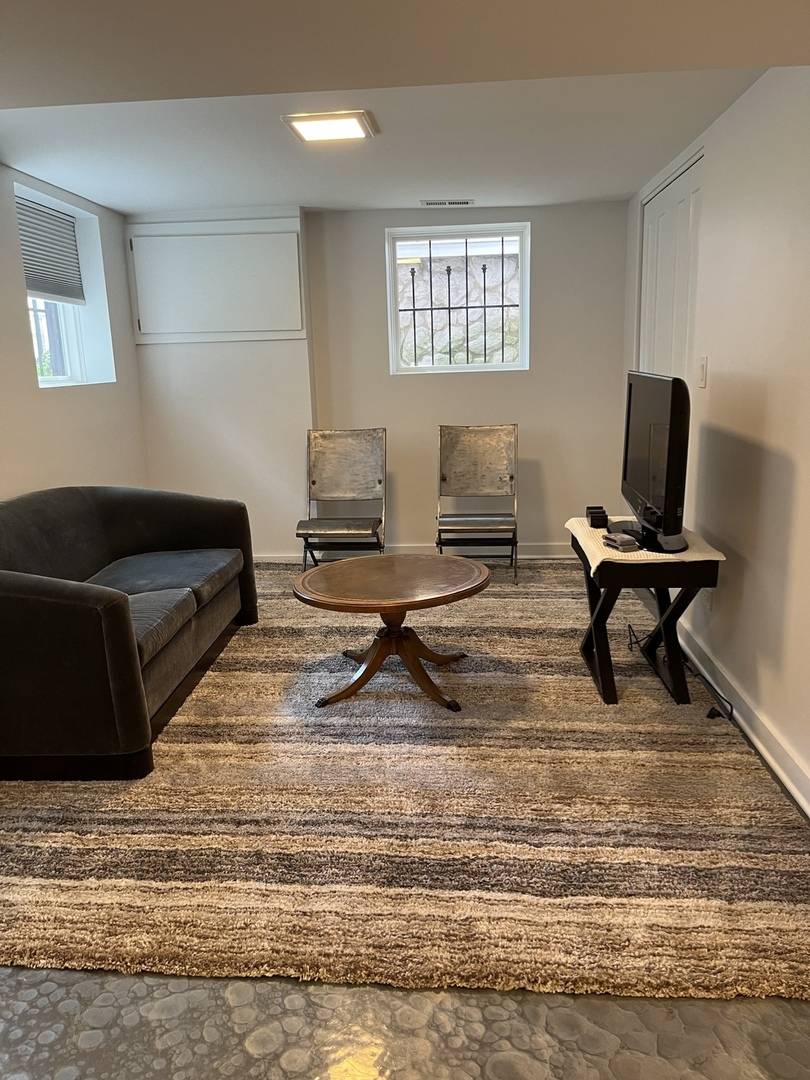 Chicago, IL 60614,2702 N Wilton Avenue #1