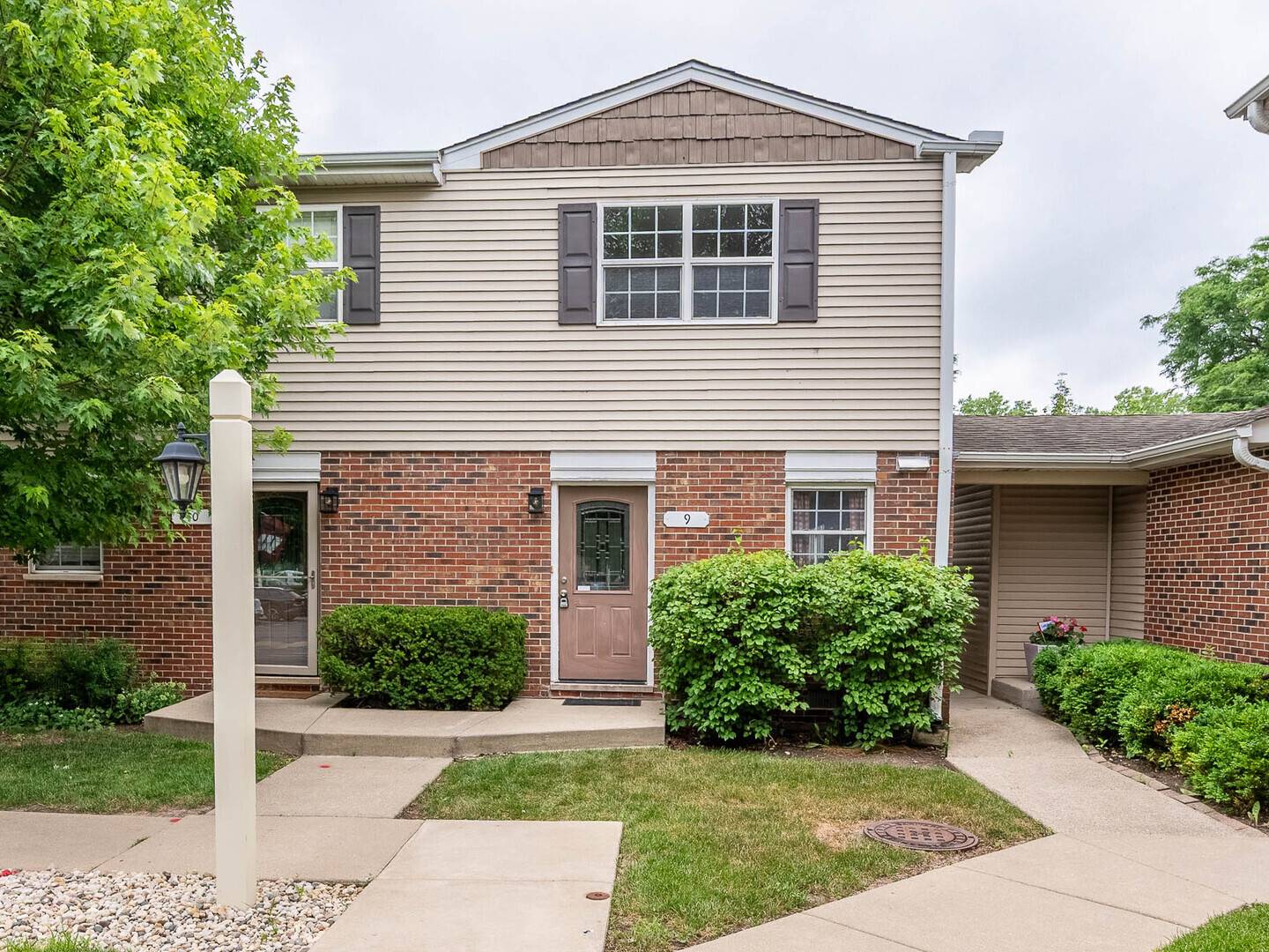 Lake Bluff, IL 60044,525 W Washington Avenue #9