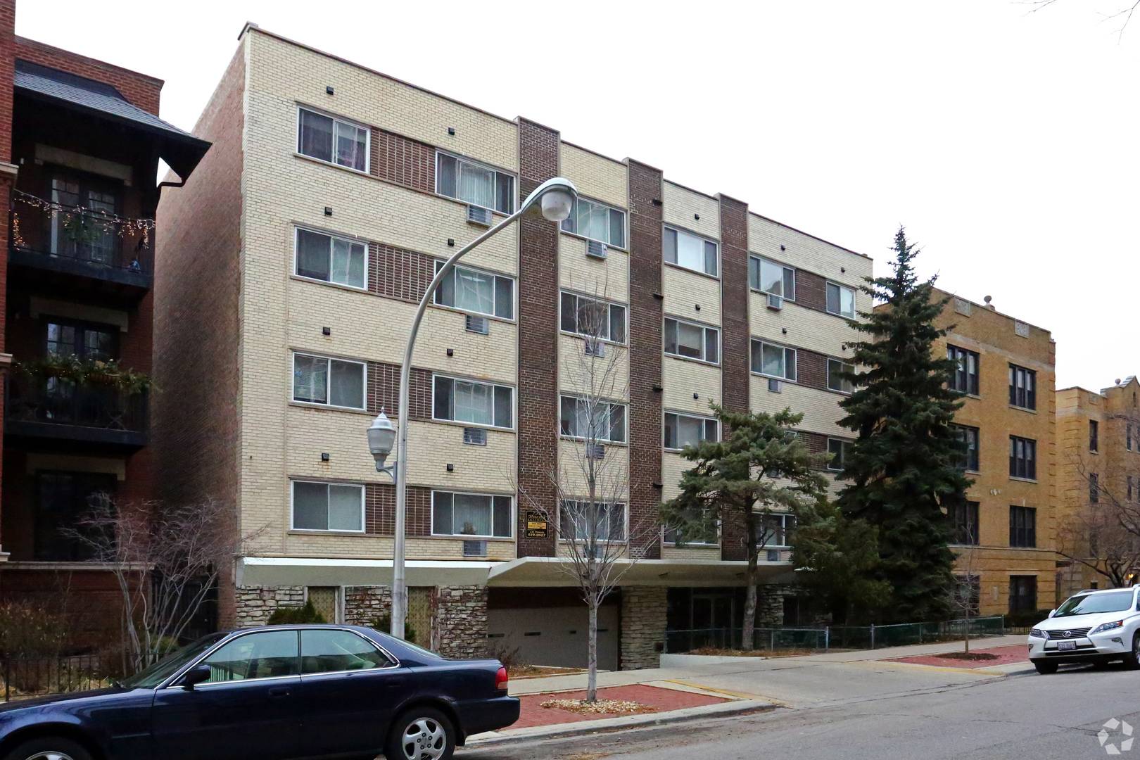 Chicago, IL 60613,736 W Buena Avenue #503