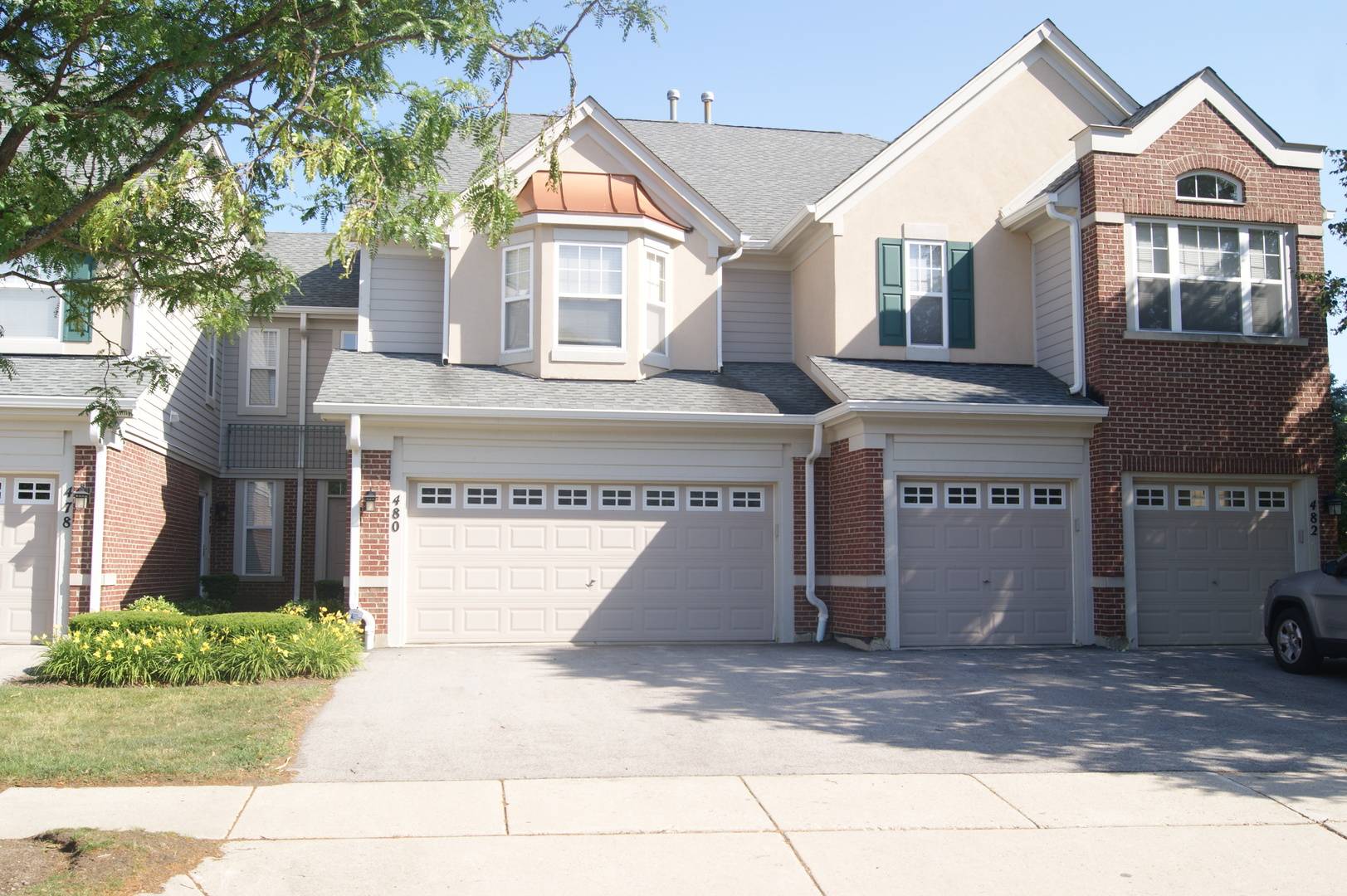 Vernon Hills, IL 60061,480 PINE LAKE Circle