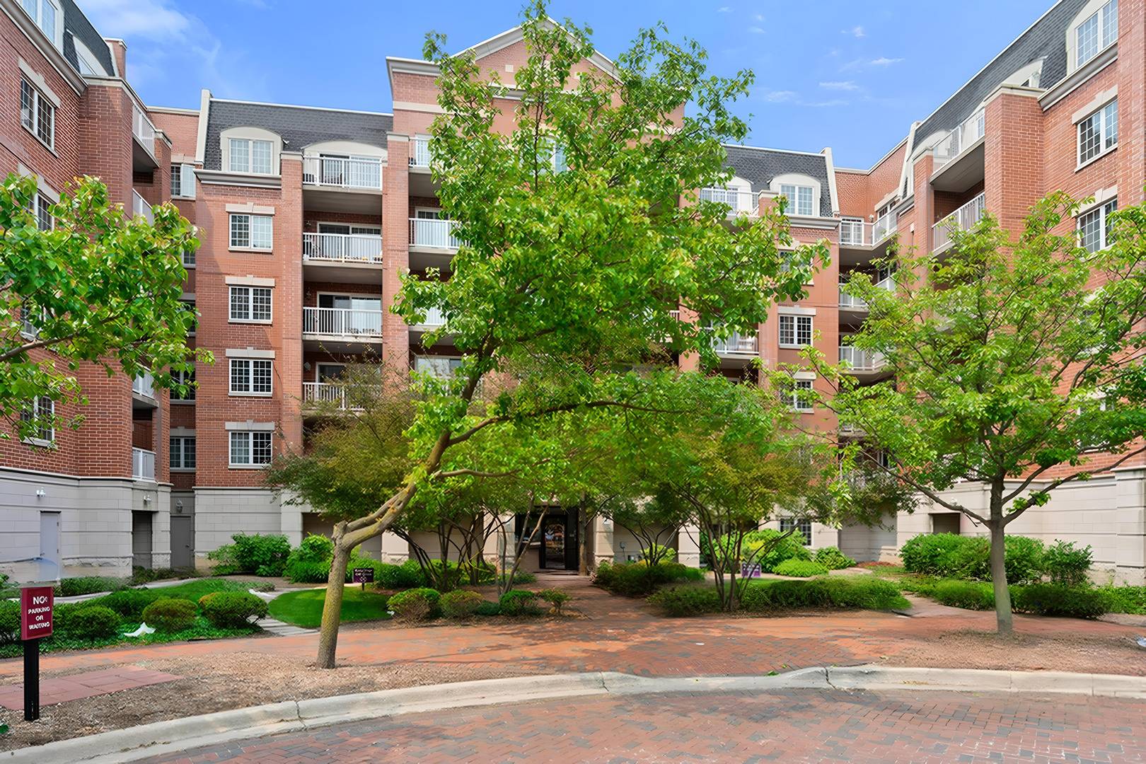 Harwood Heights, IL 60706,4833 N Olcott Avenue #307