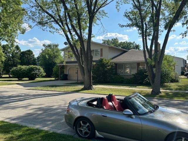 Palatine, IL 60067,47 W King Henry Court