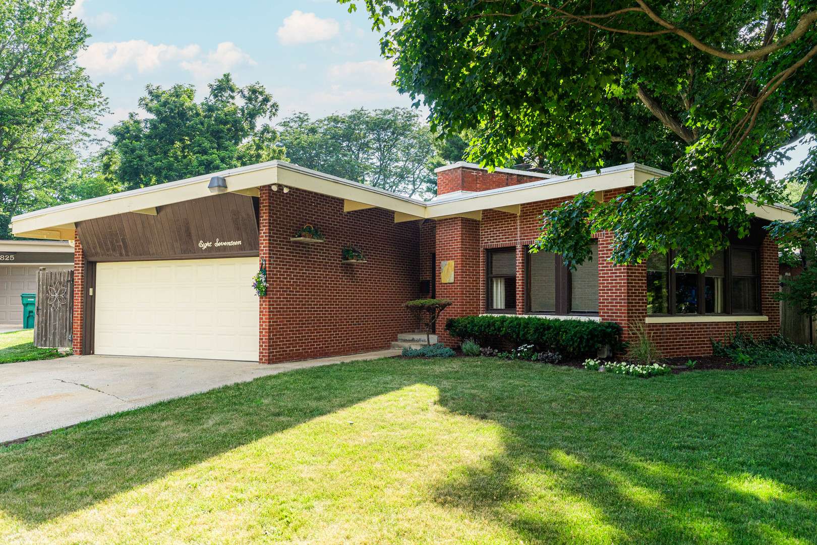 Sycamore, IL 60178,817 Meadow Lane