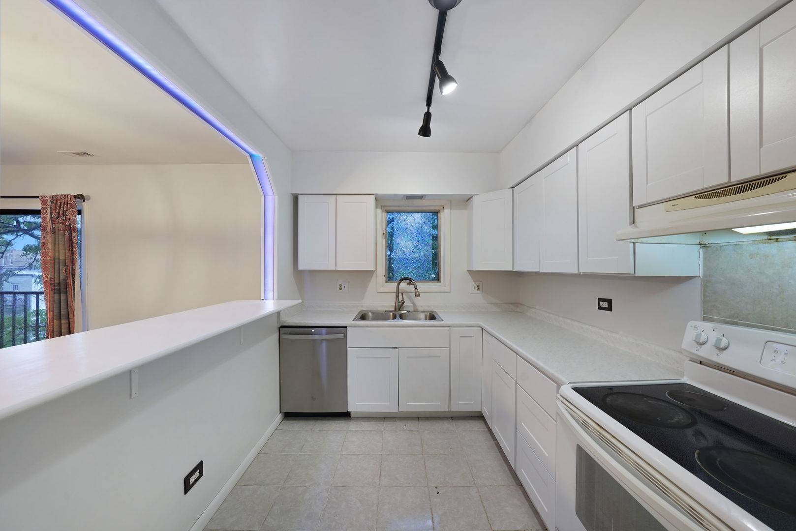 Chicago, IL 60625,5200 N Rockwell Street #3N