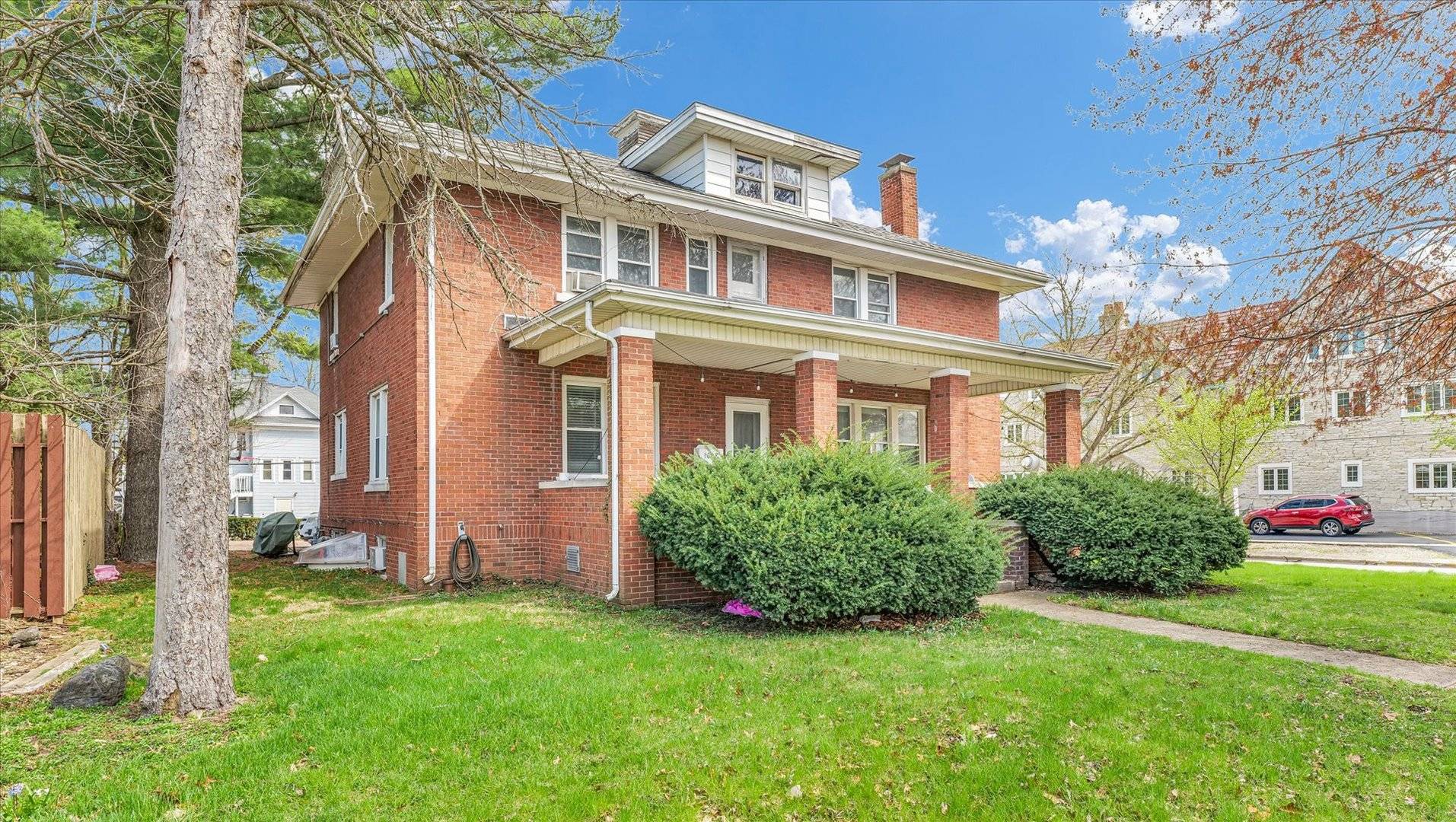 Urbana, IL 61801,1008 S Lincoln Avenue