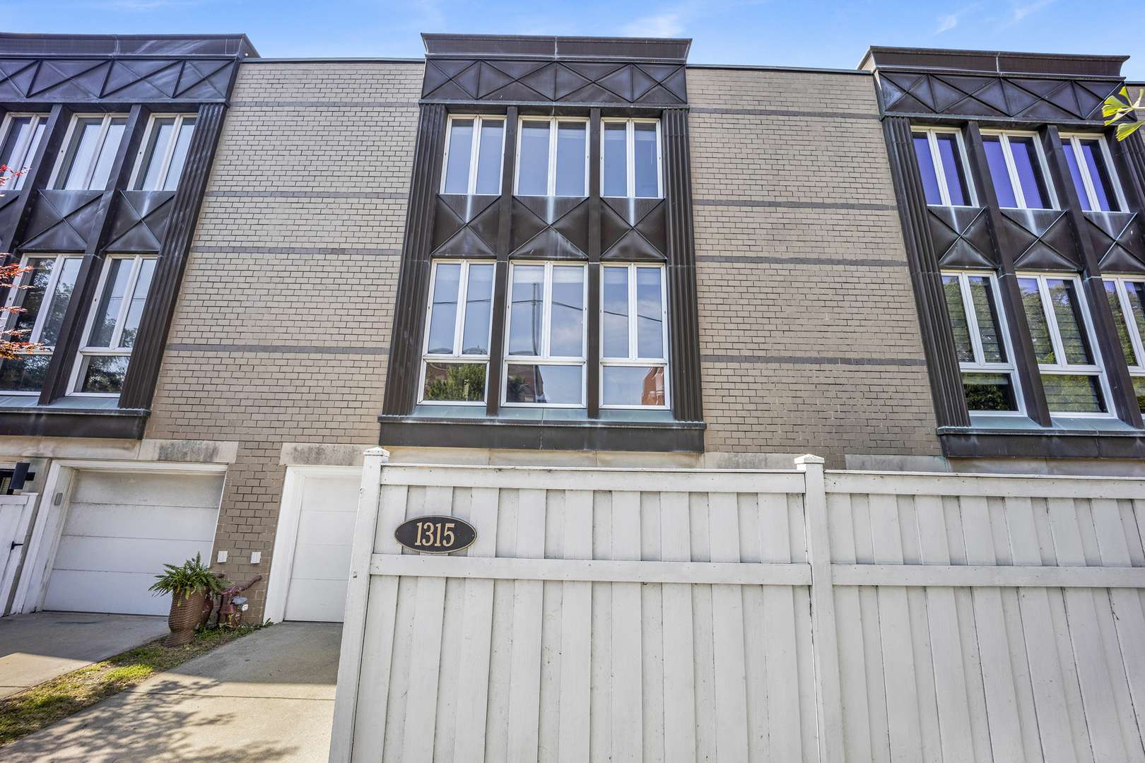 Chicago, IL 60614,1315 W Webster Avenue