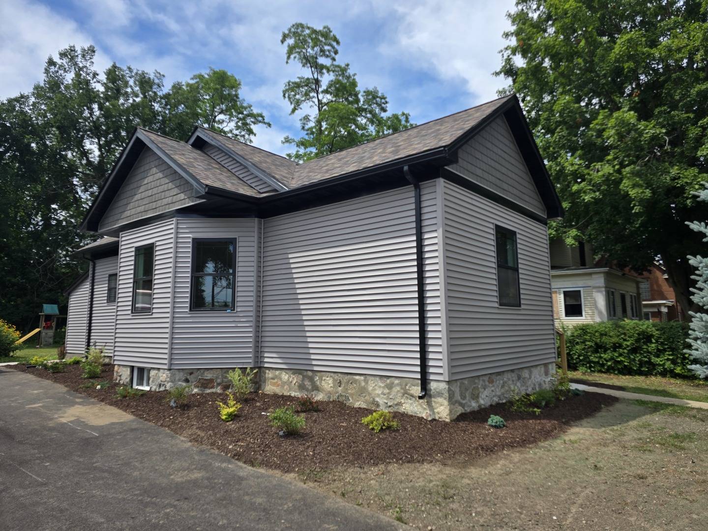 Woodstock, IL 60098,327 Lincoln Avenue