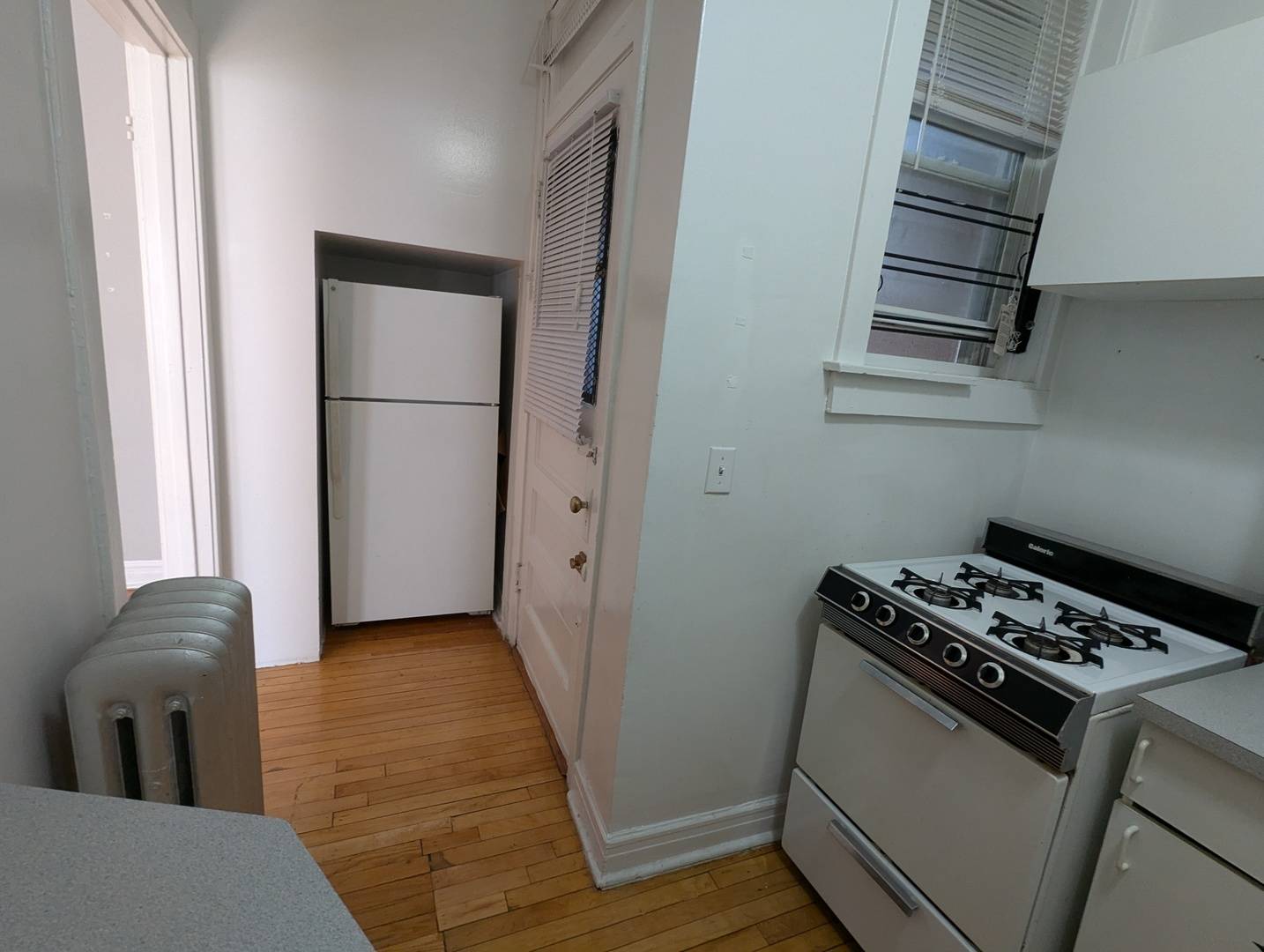 Chicago, IL 60625,4406 N rockwell Street #2
